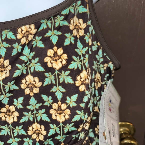 IT FIGURES! VINTAGE WOMEN’S CHOCOLATE FLORAL SWIM DRESS/SWIMSUIT (SZ. 22). - Picture 2 of 7